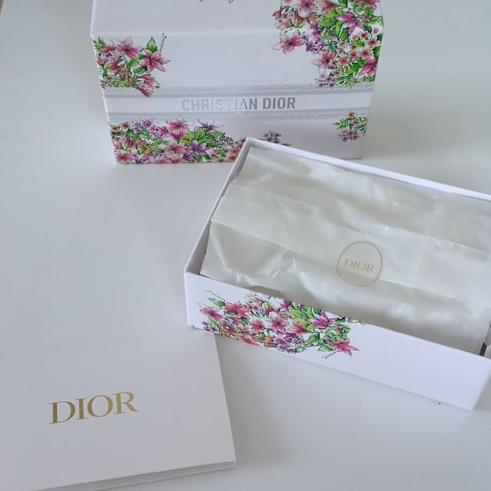 Dior Keepsake Gift Box Floral with Tissue Paper Envelope NEW - Picture 2 of 9